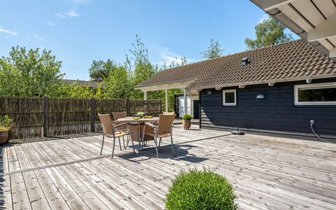 Gudlaug - 1Km from the Sea: Dak, Huis, Huis, Verblijf, Deur, Siding, Dek, Veranda, Plank, Hardwood
