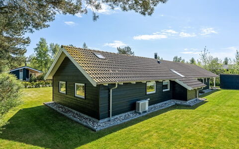 Gudlaug - 1Km from the Sea: Dak, Huis, Huis, Verblijf, Deur, Siding, Dek, Veranda, Plank, Hardwood