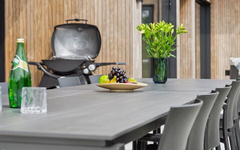 Filimena - 250M from the Sea: Hout, Dak, Architectuur, Huis, Huis, Verblijf, Siding, Hardwood, Helling, Landgoed