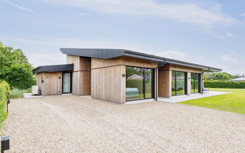 Filimena - 250M from the Sea: Hout, Dak, Architectuur, Huis, Huis, Verblijf, Siding, Hardwood, Helling, Landgoed