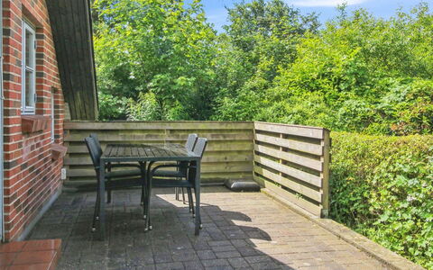 Ofrath - 30Km from the Sea: Hout, Buitenmeubels, Meubilair, Tuin, Beits, Hardwood, Buitentafel, Schaduw, Backyard, Werf