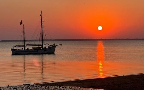 Eino - 150M from the Sea: Lucht, Boot, Horizon, Afterglow, Watercraft, Zonsondergang, Schemer, Zon, Oranje