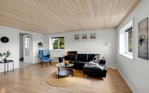 Eino - 150M from the Sea: Interieur Ontwerp, Flooring, Houten Vloer, Hout, Plafond, Verdieping, Meubilair, Laminaatvloer, Woonkamer, Lichte Inrichting