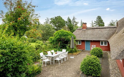 Wiss - 4.1Km from the Sea: Gras, Hout, Landelijk Gebied, Struik, Verblijf, Dak, Plain, Land Lot, Huis, Groundcover