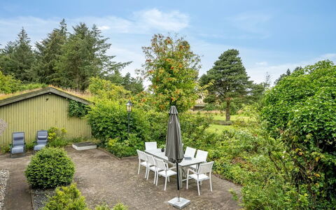 Wiss - 4.1Km from the Sea: Gras, Hout, Landelijk Gebied, Struik, Verblijf, Dak, Plain, Land Lot, Huis, Groundcover