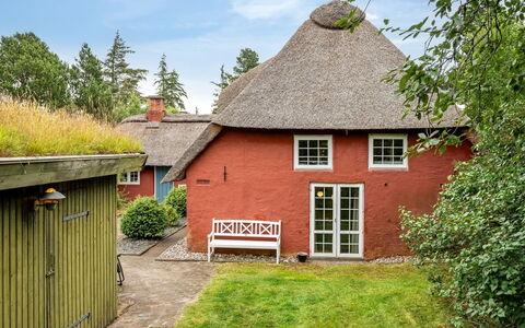 Wiss - 4.1Km from the Sea: Gras, Hout, Landelijk Gebied, Struik, Verblijf, Dak, Plain, Land Lot, Huis, Groundcover
