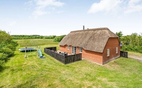 Birette - 1.2Km from the Sea: Meubilair, Interieur Ontwerp, Flooring, Verdieping, Plafond, Kamer, Stoel, Tafel, Appartement, Keuken En Eettafel
