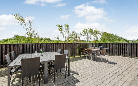 Birette - 1.2Km from the Sea: Meubilair, Interieur Ontwerp, Flooring, Verdieping, Plafond, Kamer, Stoel, Tafel, Appartement, Keuken En Eettafel