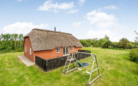 Birette - 1.2Km from the Sea: Meubilair, Interieur Ontwerp, Flooring, Verdieping, Plafond, Kamer, Stoel, Tafel, Appartement, Keuken En Eettafel