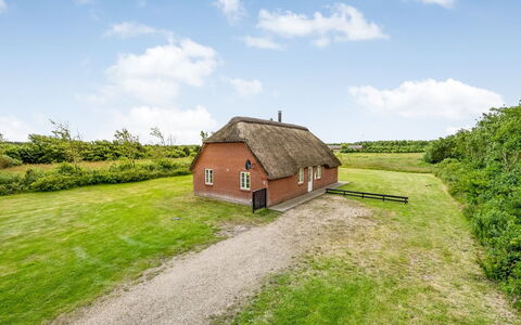 Birette - 1.2Km from the Sea: Meubilair, Interieur Ontwerp, Flooring, Verdieping, Plafond, Kamer, Stoel, Tafel, Appartement, Keuken En Eettafel