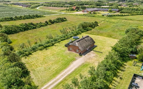Birette - 1.2Km from the Sea: Meubilair, Interieur Ontwerp, Flooring, Verdieping, Plafond, Kamer, Stoel, Tafel, Appartement, Keuken En Eettafel