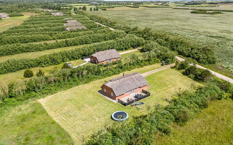 Birette - 1.2Km from the Sea: Meubilair, Interieur Ontwerp, Flooring, Verdieping, Plafond, Kamer, Stoel, Tafel, Appartement, Keuken En Eettafel