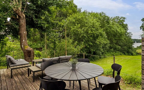 Biergh - 250M from the Sea: Meubilair, Interieur Ontwerp, Flooring, Verdieping, Plafond, Kamer, Stoel, Tafel, Appartement, Keuken En Eettafel