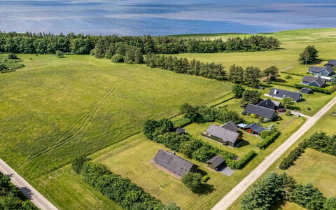Arlin - 380M to the Fjord: Meubilair, Interieur Ontwerp, Flooring, Verdieping, Plafond, Kamer, Stoel, Tafel, Appartement, Keuken En Eettafel