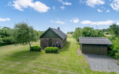 Arlin - 380M to the Fjord: Meubilair, Interieur Ontwerp, Flooring, Verdieping, Plafond, Kamer, Stoel, Tafel, Appartement, Keuken En Eettafel