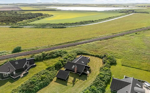 Angelie - 400M from the Sea: Gras, Plain, Landschap, Grasland, Ecoregio, Land Lot, Landelijk Gebied, Huis, Veld, Dak