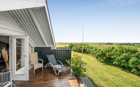 Angelie - 400M from the Sea: Hout, Huis, Land Lot, Verblijf, Hardwood, Dek, Veranda, Plank, Siding, Landgoed