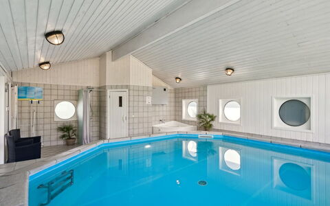 Hermund - 100M from the Sea: Plafond, Verdieping, Ontwerp, Hotel, Toevlucht, Daylighting, Zwembad