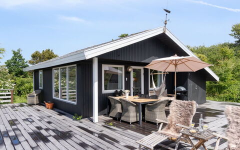 Gærmund - 700M from the Sea: Meubilair, Interieur Ontwerp, Flooring, Verdieping, Plafond, Kamer, Stoel, Tafel, Appartement, Keuken En Eettafel