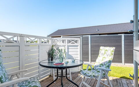 Reima - 50M from the Sea: Hout, Huis, Veranda, Dek, Hardwood, Dak, Beits, Houten Vloer, Eco Hotel