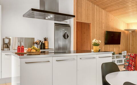 Felina - from the Sea: Keuken, Toestel Van De Keuken, Meubilair, Countertop, Interieur Ontwerp, Flooring, Hout, Major Appliance, Plafond, Verdieping