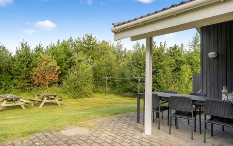 Ane - 800M from the Sea: Blauw, Struik, Verblijf, Groundcover, Tuin, Landgoed, Schaduw, Landscaping, Boerderij, Eco Hotel