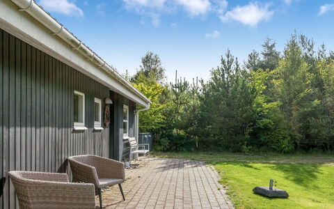 Ane - 800M from the Sea: Blauw, Struik, Verblijf, Groundcover, Tuin, Landgoed, Schaduw, Landscaping, Boerderij, Eco Hotel
