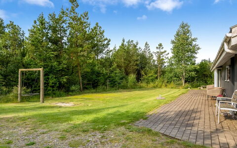 Ane - 800M from the Sea: Blauw, Struik, Verblijf, Groundcover, Tuin, Landgoed, Schaduw, Landscaping, Boerderij, Eco Hotel
