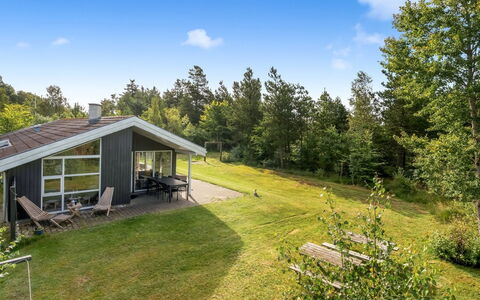 Ane - 800M from the Sea: Blauw, Struik, Verblijf, Groundcover, Tuin, Landgoed, Schaduw, Landscaping, Boerderij, Eco Hotel