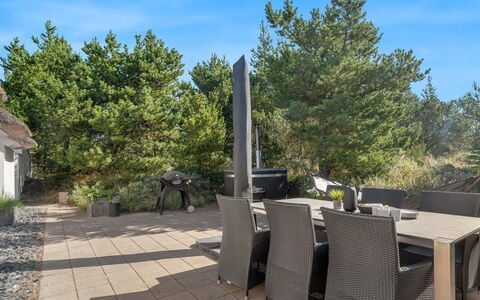 Pihla - 1.1Km from the Sea: Blauw, Struik, Verblijf, Groundcover, Tuin, Landgoed, Schaduw, Landscaping, Boerderij, Eco Hotel