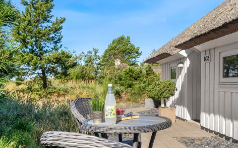 Pihla - 1.1Km from the Sea: Blauw, Struik, Verblijf, Groundcover, Tuin, Landgoed, Schaduw, Landscaping, Boerderij, Eco Hotel