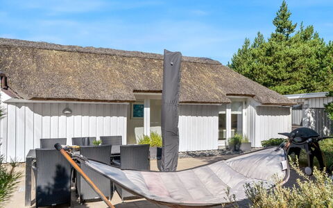 Pihla - 1.1Km from the Sea: Blauw, Struik, Verblijf, Groundcover, Tuin, Landgoed, Schaduw, Landscaping, Boerderij, Eco Hotel