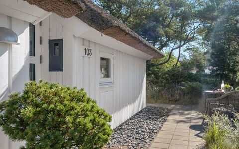 Pihla - 1.1Km from the Sea: Blauw, Struik, Verblijf, Groundcover, Tuin, Landgoed, Schaduw, Landscaping, Boerderij, Eco Hotel