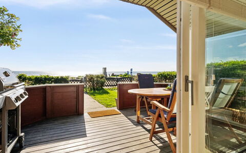 Anselmi - 25M from the Sea: Hout, Dak, Huis, Huis, Architectuur, Siding, Land Lot, Verblijf, Schuur, Garden Gebouwen