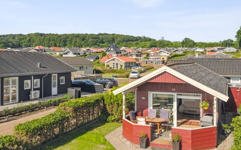 Anselmi - 25M from the Sea: Hout, Dak, Huis, Huis, Architectuur, Siding, Land Lot, Verblijf, Schuur, Garden Gebouwen