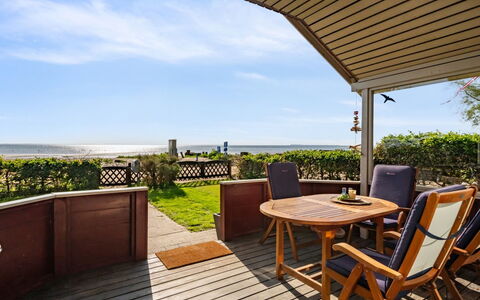 Anselmi - 25M from the Sea: Hout, Dak, Huis, Huis, Architectuur, Siding, Land Lot, Verblijf, Schuur, Garden Gebouwen