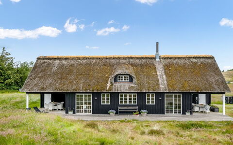 Helmi - 1.5Km from the Sea: Dak, Huis, Huis, Verblijf, Deur, Siding, Dek, Veranda, Plank, Hardwood
