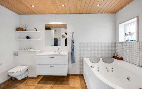 Helmi - 1.5Km from the Sea: Dak, Huis, Huis, Verblijf, Deur, Siding, Dek, Veranda, Plank, Hardwood