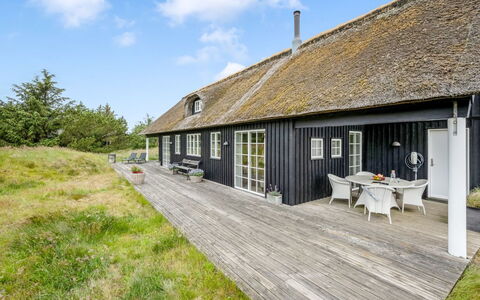 Helmi - 1.5Km from the Sea: Dak, Huis, Huis, Verblijf, Deur, Siding, Dek, Veranda, Plank, Hardwood