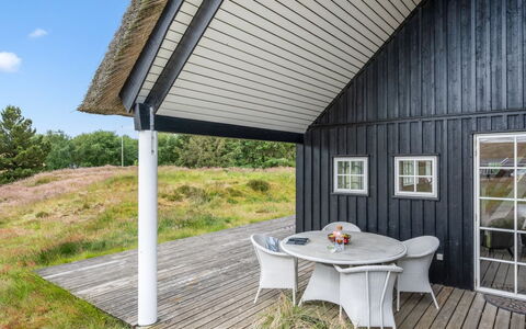Helmi - 1.5Km from the Sea: Dak, Huis, Huis, Verblijf, Deur, Siding, Dek, Veranda, Plank, Hardwood