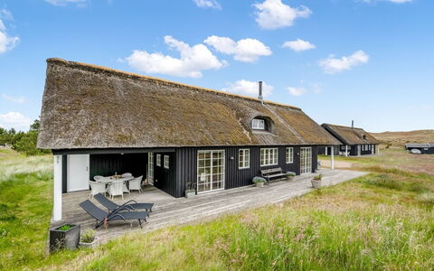 Helmi - 1.5Km from the Sea: Dak, Huis, Huis, Verblijf, Deur, Siding, Dek, Veranda, Plank, Hardwood