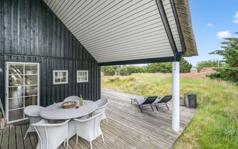 Helmi - 1.5Km from the Sea: Dak, Huis, Huis, Verblijf, Deur, Siding, Dek, Veranda, Plank, Hardwood