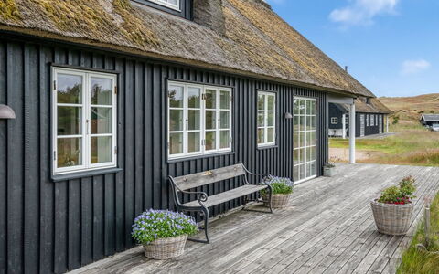 Helmi - 1.5Km from the Sea: Dak, Huis, Huis, Verblijf, Deur, Siding, Dek, Veranda, Plank, Hardwood