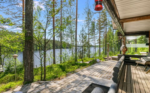 Villa Torni: Hout, Flooring, Verdieping, Meubilair, Houten Vloer, Interieur Ontwerp, Stapelbed, Kamer, Beits, Hardwood