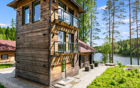 Villa Torni: Meubilair, Interieur Ontwerp, Flooring, Verdieping, Tafel, Plafond, Keuken En Eettafel, Verlichting, Stoel, Huis