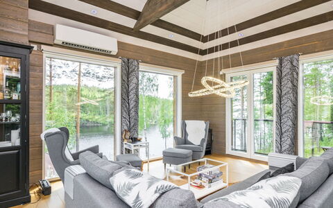 Villa Torni: Meubilair, Interieur Ontwerp, Flooring, Verdieping, Tafel, Plafond, Keuken En Eettafel, Verlichting, Stoel, Huis