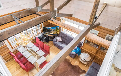 Villa Torni: Meubilair, Interieur Ontwerp, Flooring, Verdieping, Tafel, Plafond, Keuken En Eettafel, Verlichting, Stoel, Huis