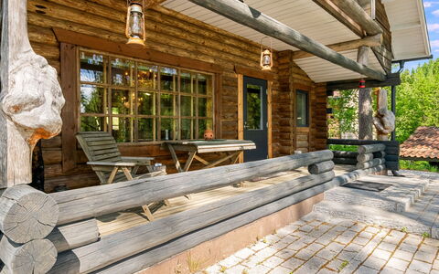 Villa Torni: Meubilair, Interieur Ontwerp, Flooring, Verdieping, Tafel, Plafond, Keuken En Eettafel, Verlichting, Stoel, Huis