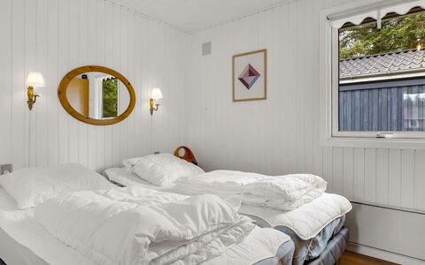 Fiallar - 3.2Km from the Sea: Slaapkamer, Bed, Bedding, Plafond, Laken, Bed Frame, Hardwood, Linens, Ontwerp, Lamp