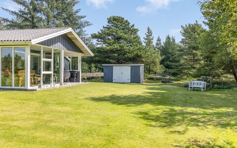 Fiallar - 3.2Km from the Sea: Gras, Huis, Struik, Verblijf, Land Lot, Dak, Huis, Groundcover, Tuin, Garden Gebouwen